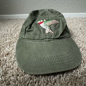 Tohono Chul Park Women’s Green Embroidered Hummingbird Curved Bill Hat‎